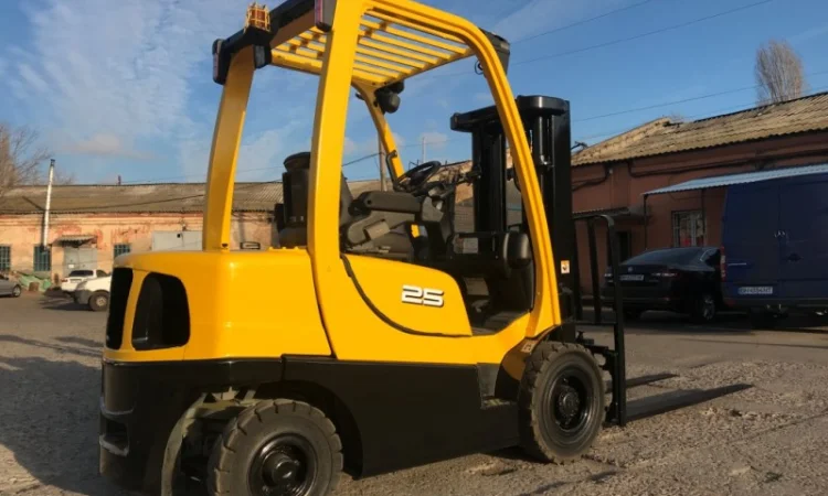 Вилочный погрузчик Hyster с мачтой триплекс и боковым смещением - фото № 7