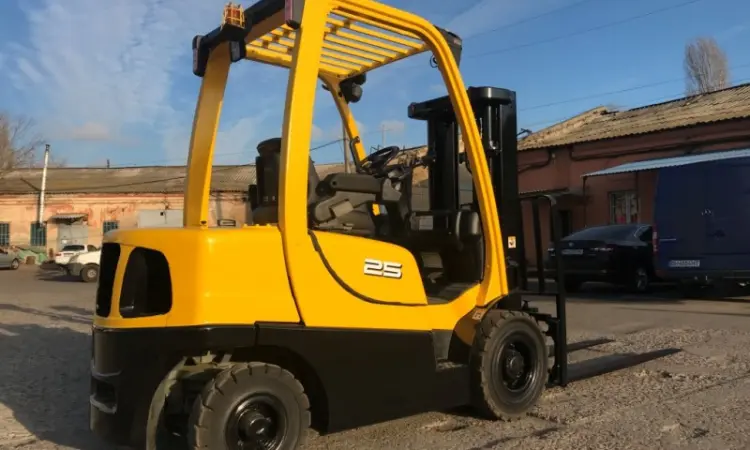 Вилочный погрузчик Hyster с мачтой триплекс и боковым смещением - фото № 7