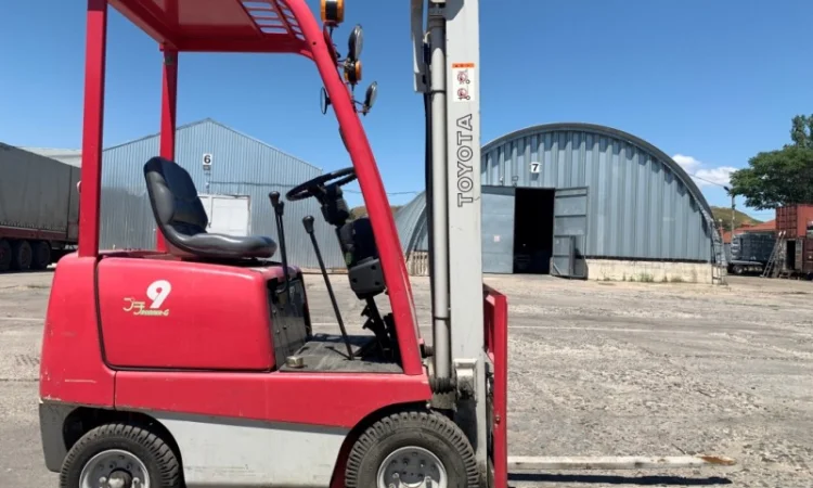 Вилочный автопогрузчик Toyota на 0.9 тонн, компакт-модель. Модель: 40-3FGL9 - фото № 4