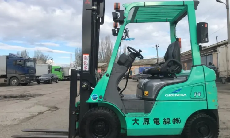 Вилочный бензиновый автопогрузчик Mitsubishi с позиционером - фото № 1