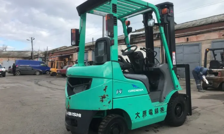 Вилочный бензиновый автопогрузчик Mitsubishi с позиционером - фото № 12