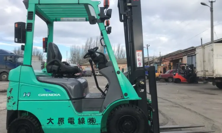 Вилочный бензиновый автопогрузчик Mitsubishi с позиционером - фото № 2
