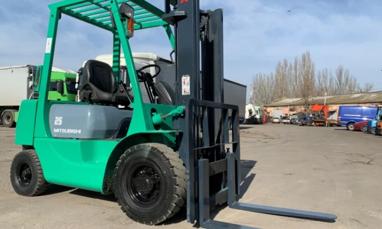Вилочный бензиновый автопогрузчик Mitsubishi на 2.5 тонны - фото № 1