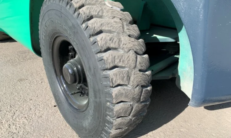 Вилочный бензиновый автопогрузчик Mitsubishi на 2.5 тонны - фото № 9