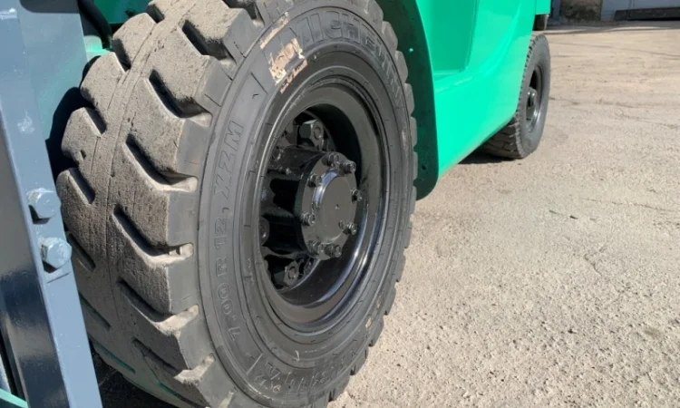 Вилочный бензиновый автопогрузчик Mitsubishi на 2.5 тонны - фото № 10