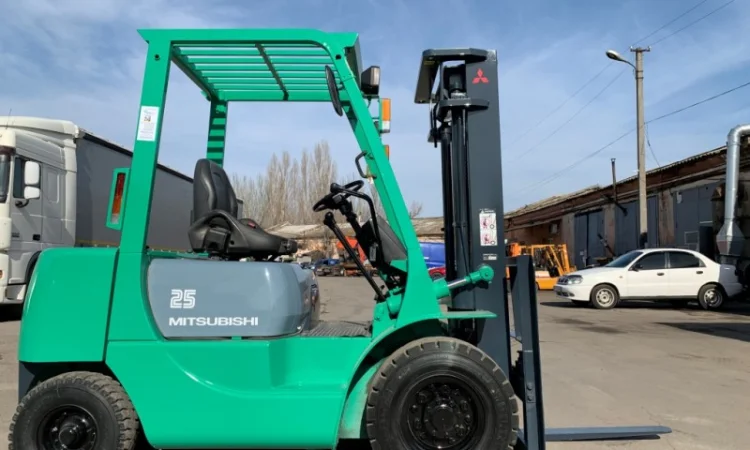 Вилочный бензиновый автопогрузчик Mitsubishi на 2.5 тонны - фото № 2