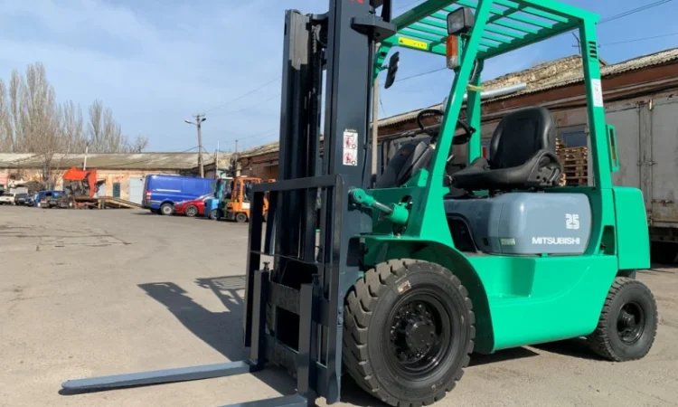 Вилочный бензиновый автопогрузчик Mitsubishi на 2.5 тонны - фото № 3