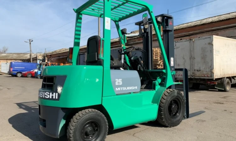 Вилочный бензиновый автопогрузчик Mitsubishi на 2.5 тонны - фото № 4