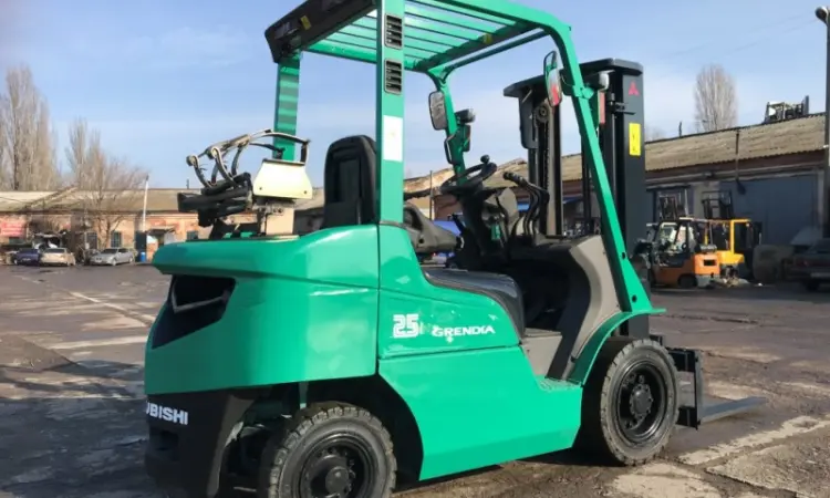 Вилочный газ-бензиновый автопогрузчик Митсубиши с ротатором - фото № 1