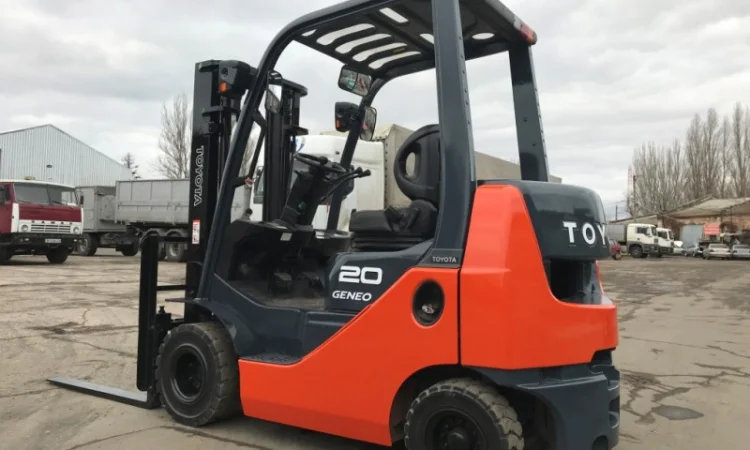 Вилочный автопогрузчик Toyota 02-8FGK20 компакт-модель - фото № 1