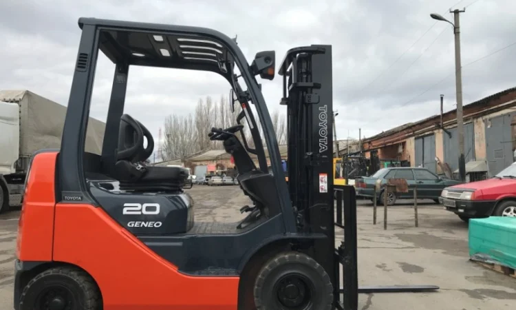 Вилочный автопогрузчик Toyota 02-8FGK20 компакт-модель - фото № 2