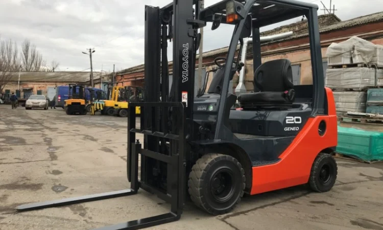 Вилочный автопогрузчик Toyota 02-8FGK20 компакт-модель - фото № 3