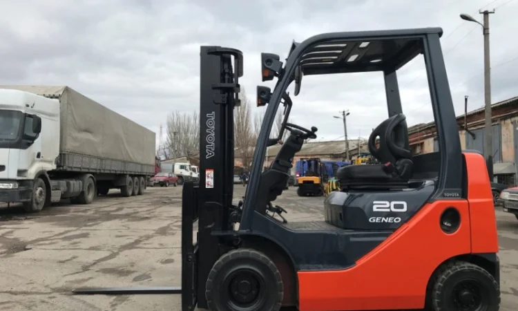 Вилочный автопогрузчик Toyota 02-8FGK20 компакт-модель - фото № 4