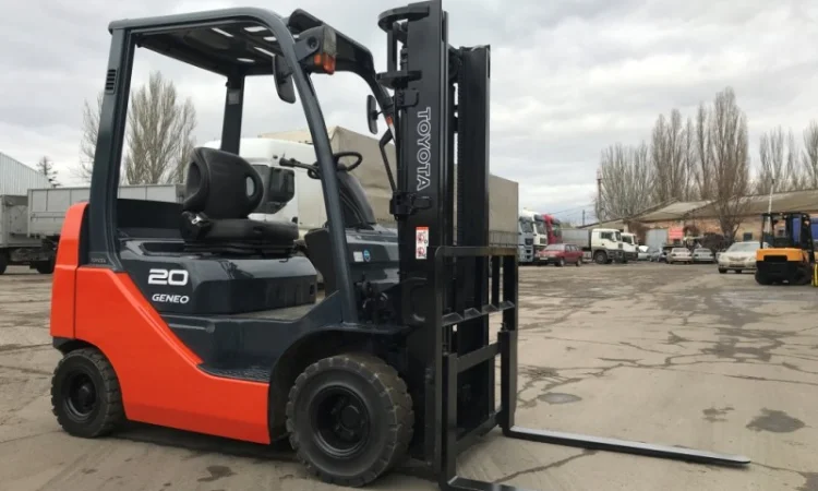 Вилочный автопогрузчик Toyota 02-8FGK20 компакт-модель - фото № 5