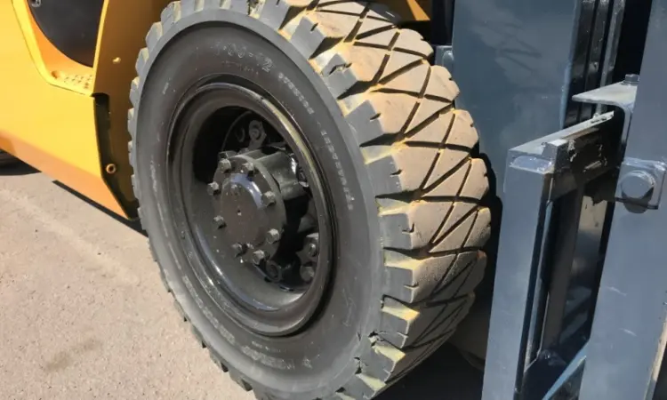Бензиновый автопогрузчик Mitsubishi FGE20D-F17D с боковым смещением - фото № 9