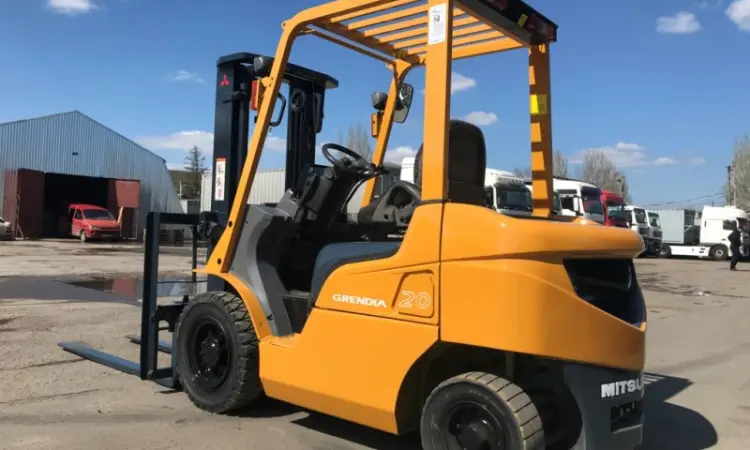 Бензиновый автопогрузчик Mitsubishi FGE20D-F17D с боковым смещением - фото № 6