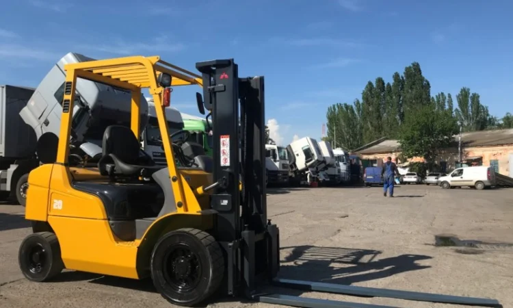 Вилочный погрузчик Mitsubishi FGE20T-F17D с секцией гидравлики для подключения навесного - фото № 1