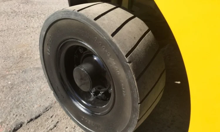 Вилочный погрузчик Mitsubishi FGE20T-F17D с секцией гидравлики для подключения навесного - фото № 10