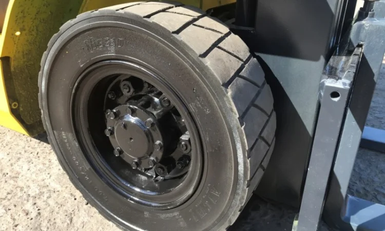 Вилочный погрузчик Mitsubishi FGE20T-F17D с секцией гидравлики для подключения навесного - фото № 11