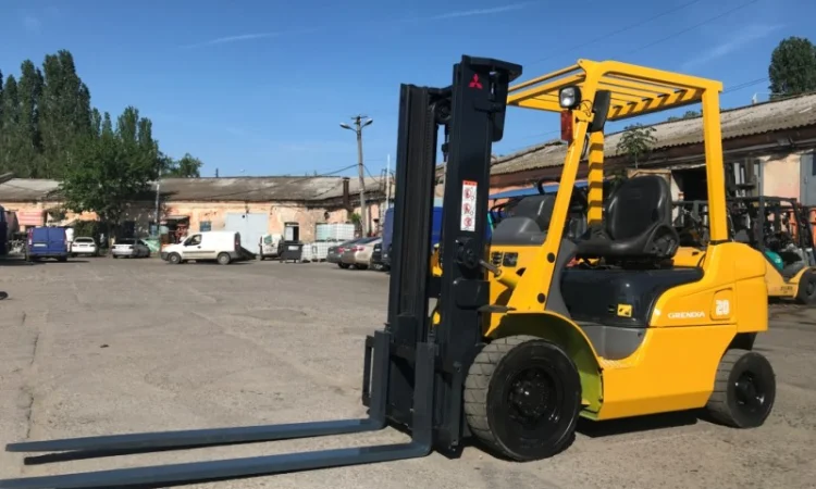 Вилочный погрузчик Mitsubishi FGE20T-F17D с секцией гидравлики для подключения навесного - фото № 2