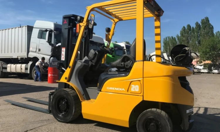 Вилочный погрузчик Mitsubishi FGE20T-F17D с секцией гидравлики для подключения навесного - фото № 3