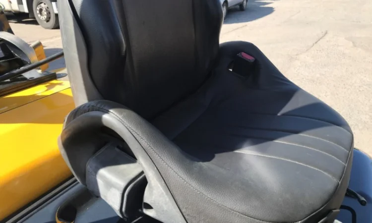 Вилочный погрузчик Mitsubishi FGE20T-F17D с секцией гидравлики для подключения навесного - фото № 7