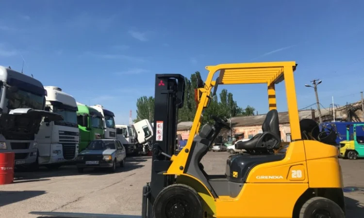 Вилочный погрузчик Mitsubishi FGE20T-F17D с секцией гидравлики для подключения навесного - фото № 8