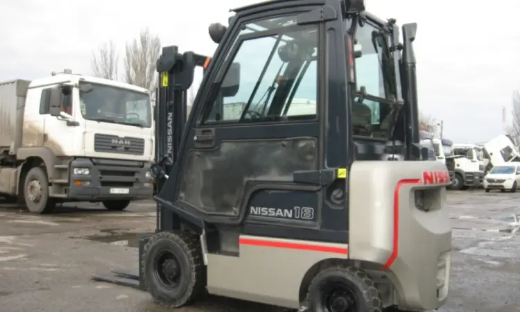 Дизельный вилочный погрузчик Nissan на 1.75 тонны с кабиной - фото № 4