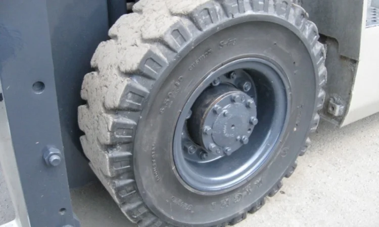 Газовый вилочный погрузчик Nissan на 1.75 тонны вагонник с боковым смещением - фото № 10