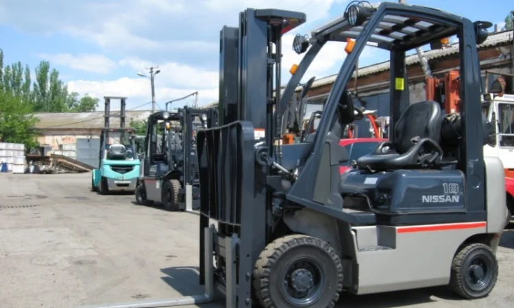 Газовый вилочный погрузчик Nissan на 1.75 тонны вагонник с боковым смещением - фото № 3