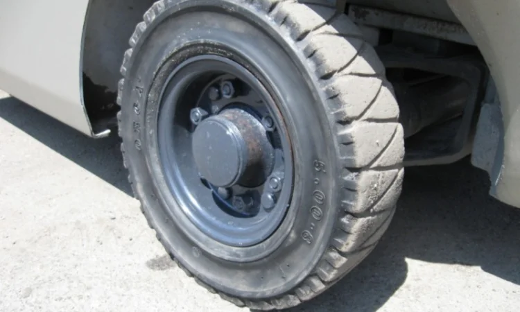 Газовый вилочный погрузчик Nissan на 1.75 тонны вагонник с боковым смещением - фото № 6