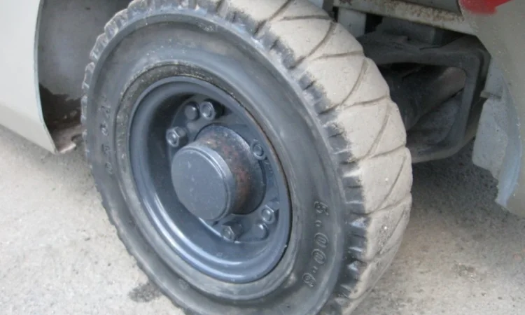 Газовый вилочный погрузчик Nissan на 1.75 тонны вагонник с боковым смещением - фото № 8