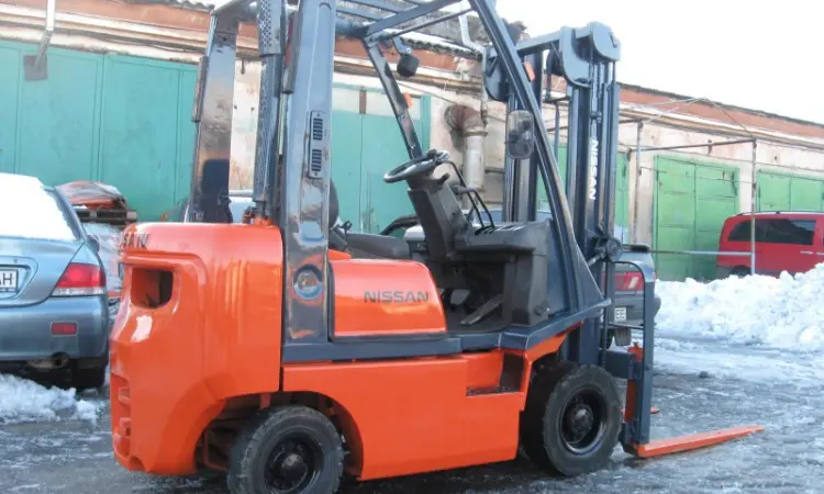 Вилочный погрузчик Nissan FD02A18Q грузоподъемностью 1, 75 тонны с боковым смещением - фото № 4