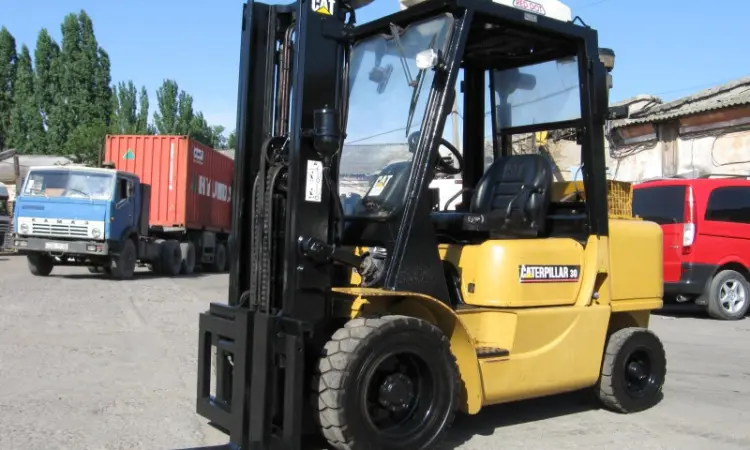 3 тонный вилочный дизельный погрузчик Caterpillar DP30K - фото № 3