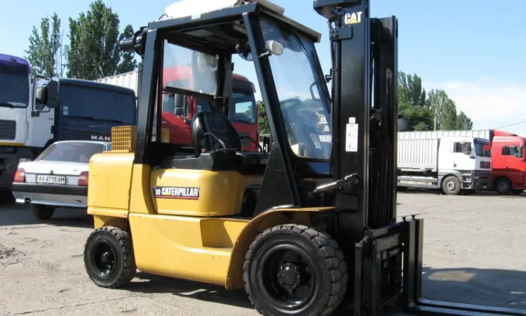 3 тонный вилочный дизельный погрузчик Caterpillar DP30K - фото № 5