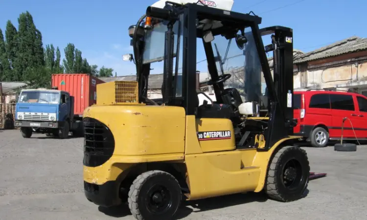 3 тонный вилочный дизельный погрузчик Caterpillar DP30K - фото № 6
