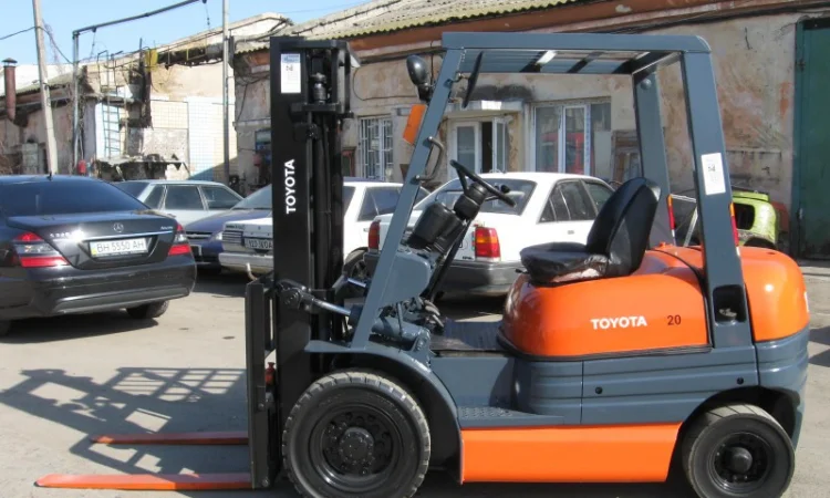 Вилочный автопогрузчик Toyota 6 серии грузоподъёмностью 2 тонны - фото № 1