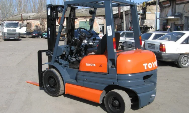 Вилочный автопогрузчик Toyota 6 серии грузоподъёмностью 2 тонны - фото № 3