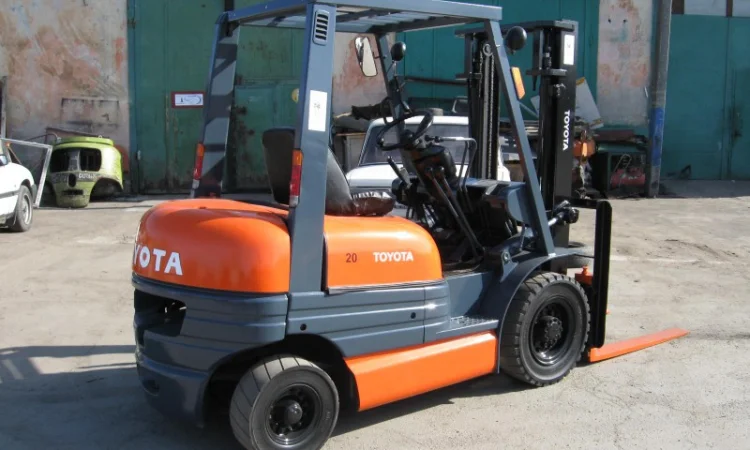 Вилочный автопогрузчик Toyota 6 серии грузоподъёмностью 2 тонны - фото № 4