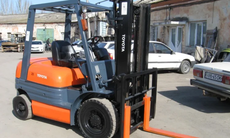 Вилочный автопогрузчик Toyota 6 серии грузоподъёмностью 2 тонны - фото № 6