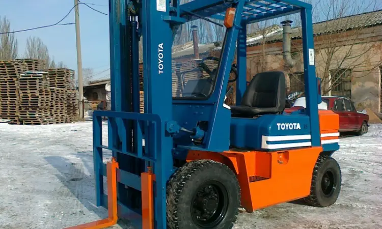 Бензиновый погрузчик Toyota 44-5FG25 на 2.5 тонны - фото № 2