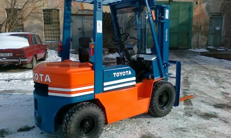 Бензиновый погрузчик Toyota 44-5FG25 на 2.5 тонны - фото № 5