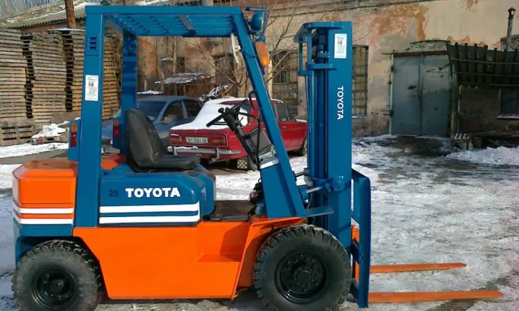 Бензиновый погрузчик Toyota 44-5FG25 на 2.5 тонны - фото № 6