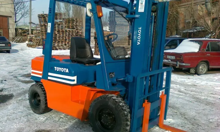 Бензиновый погрузчик Toyota 44-5FG25 на 2.5 тонны - фото № 7