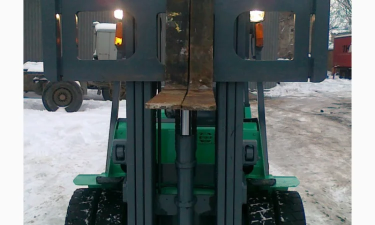 Погрузчик Mitsubishi на 3 тонны на спареных колёсах - фото № 11