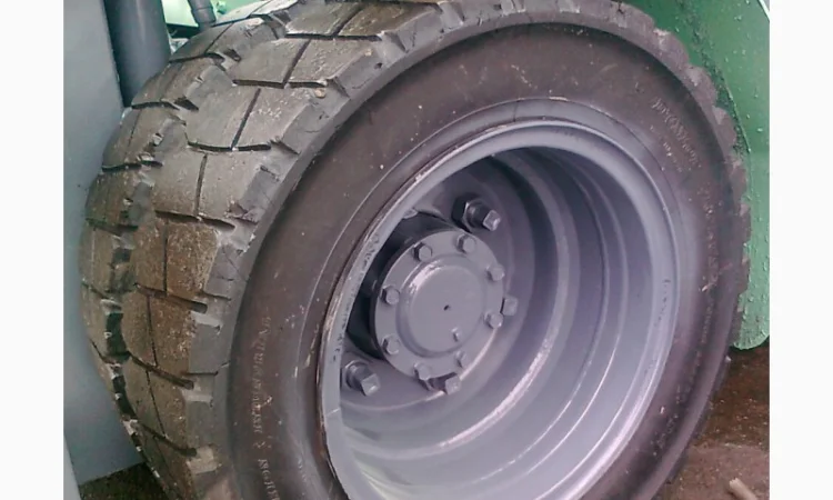 Погрузчик Mitsubishi на 3 тонны на спареных колёсах - фото № 8