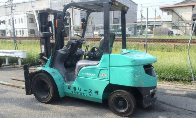 Погрузчик Mitsubishi на 3 тонны на спареных колёсах - фото № 5