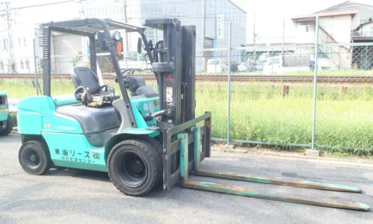 Погрузчик Mitsubishi на 3 тонны на спареных колёсах - фото № 4