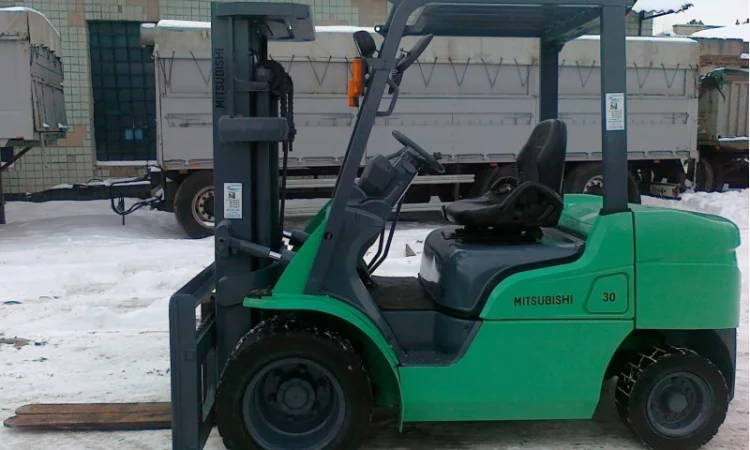Погрузчик Mitsubishi на 3 тонны на спареных колёсах - фото № 18