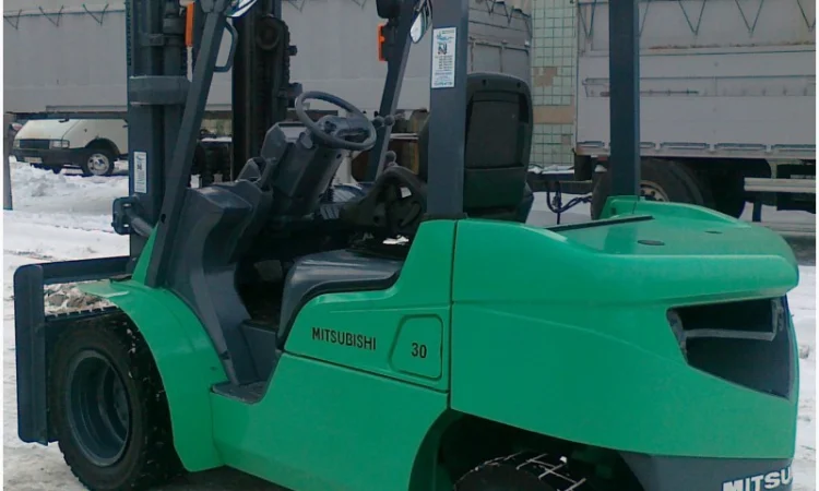 Погрузчик Mitsubishi на 3 тонны на спареных колёсах - фото № 17